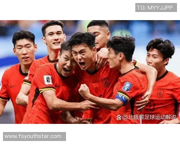 踢著名球员的足球明星如何在绿茵场上展现个人魅力与团队精神