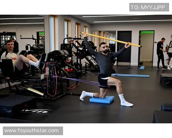 足球明星耐力训练全纪录揭秘提升体能的秘密技巧与训练方法